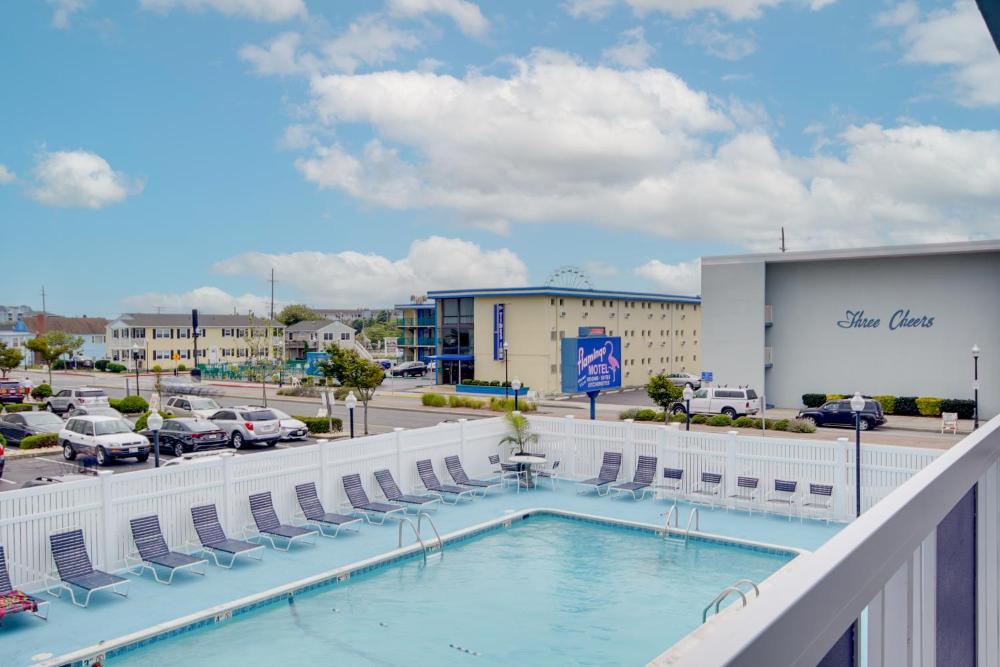 Tower 1 Poolside Room 